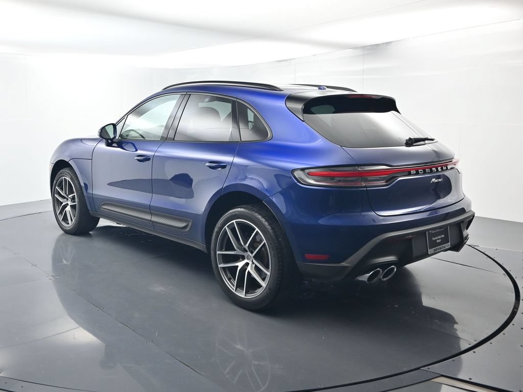 Certified 2024 Porsche Macan AWD/4WD image 3