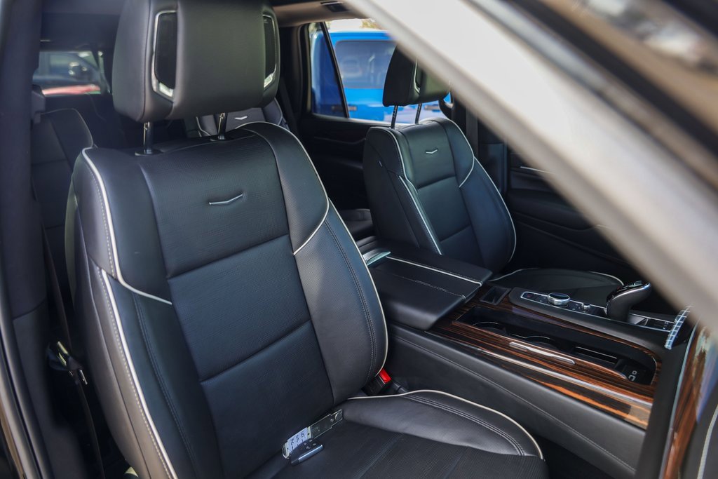 Used 2024 Cadillac Escalade Premium Luxury image 32