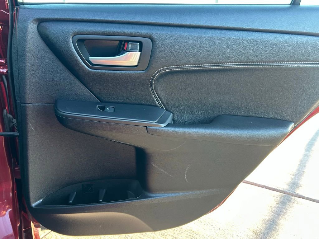 Used 2016 Toyota Camry XLE image 26
