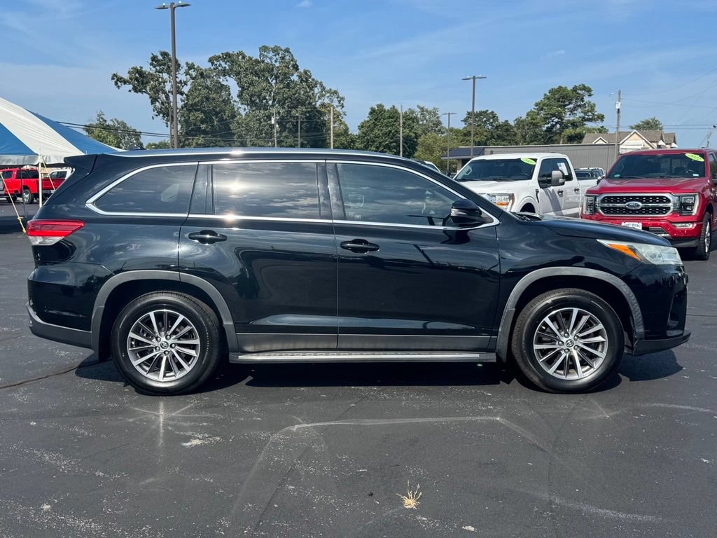 Used 2019 Toyota Highlander XLE FWD image 21