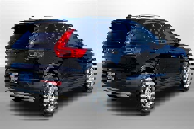 Used 2022 Volvo XC40 T5 Momentum image 13