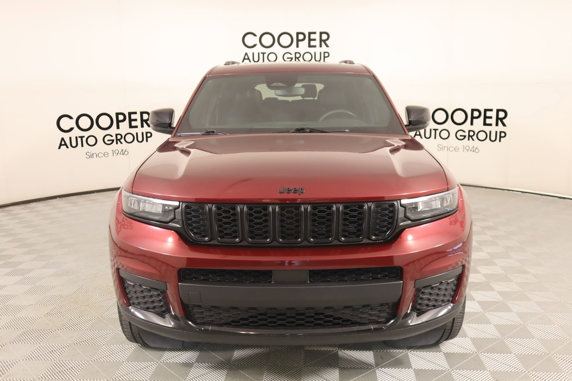 Used 2023 Jeep Grand Cherokee L Laredo image 9