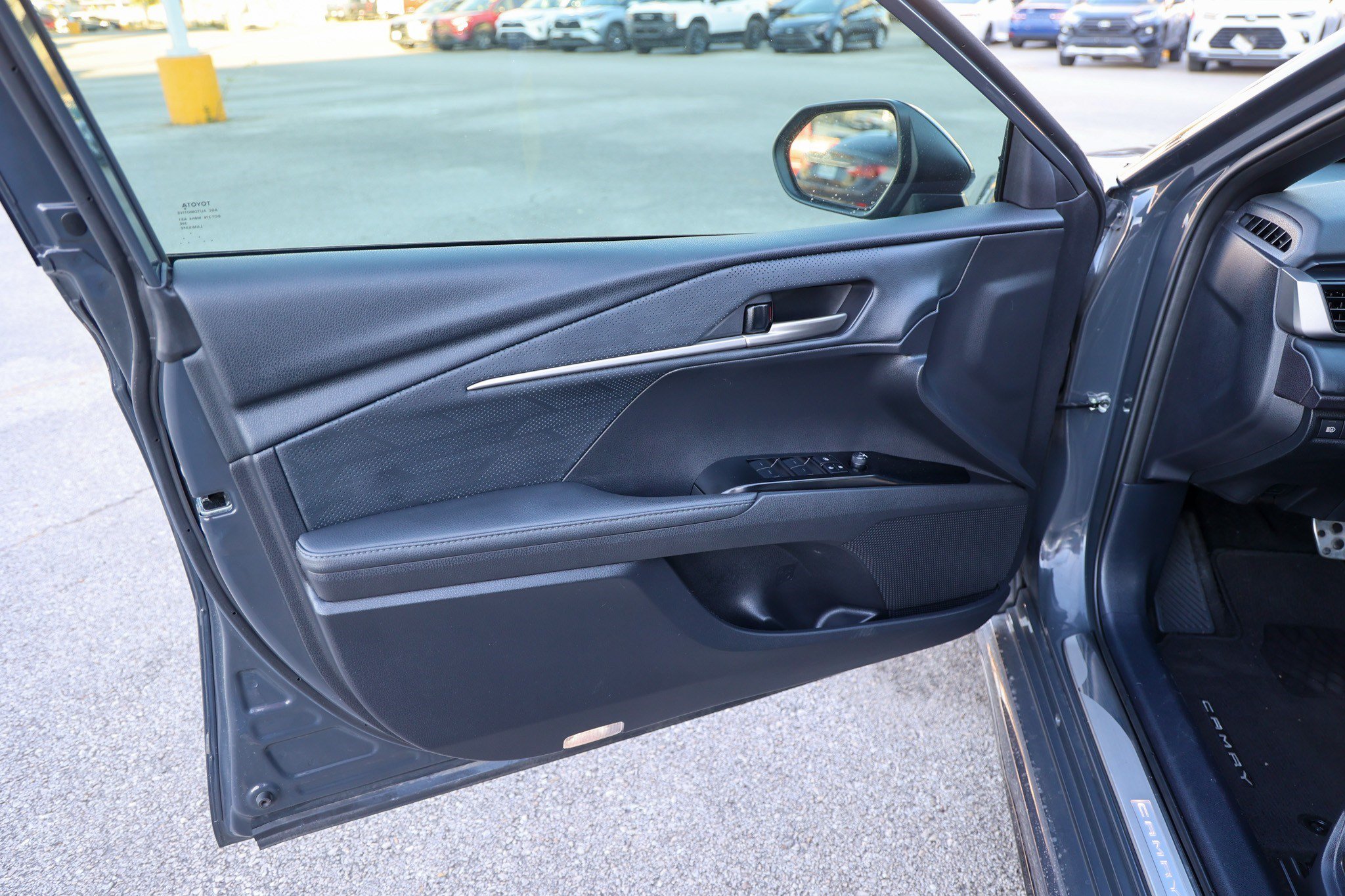 Used 2025 Toyota Camry XSE FWD image 31