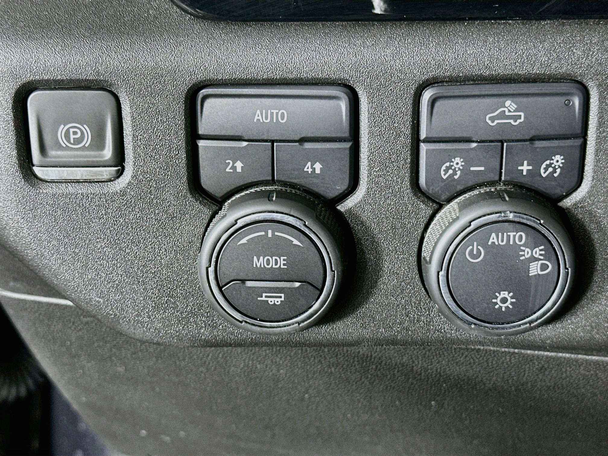 Used 2024 Chevrolet Silverado 1500 LT AWD/4WD image 16