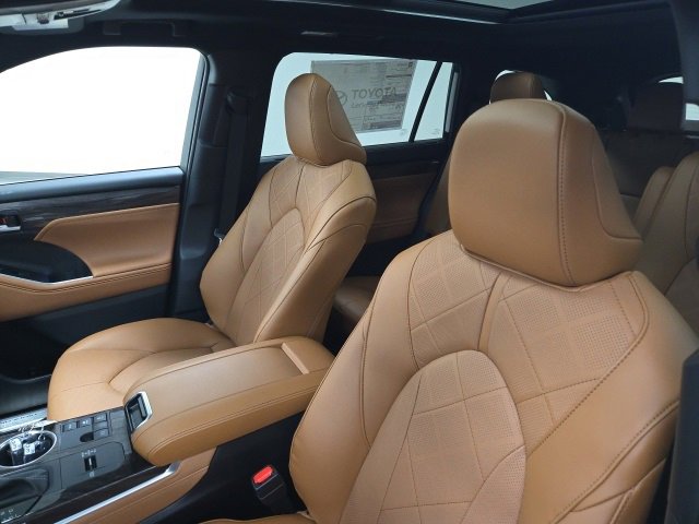 New 2026 Toyota Highlander Platinum image 20