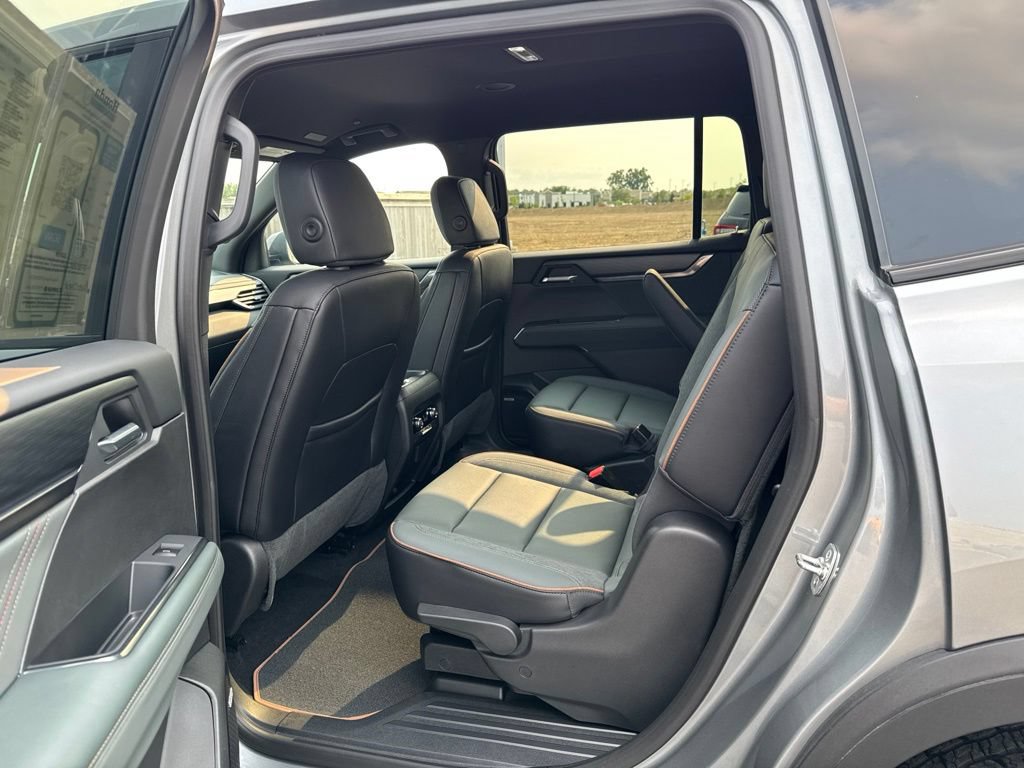 Used 2025 GMC Acadia AT4 AWD/4WD image 34