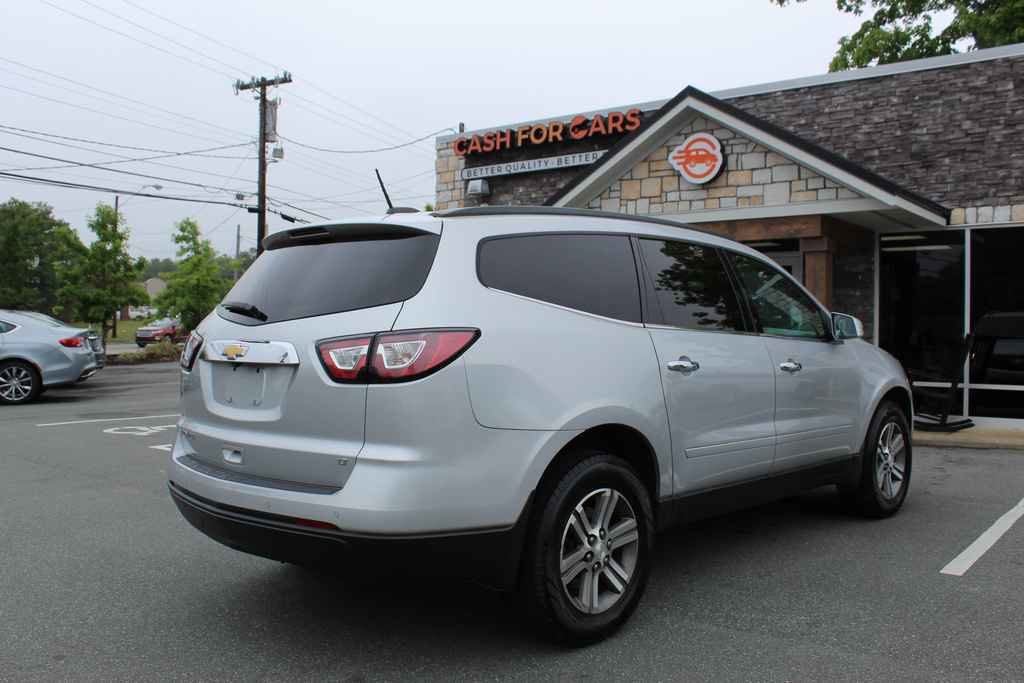 Used 2017 Chevrolet Traverse LT FWD image 5