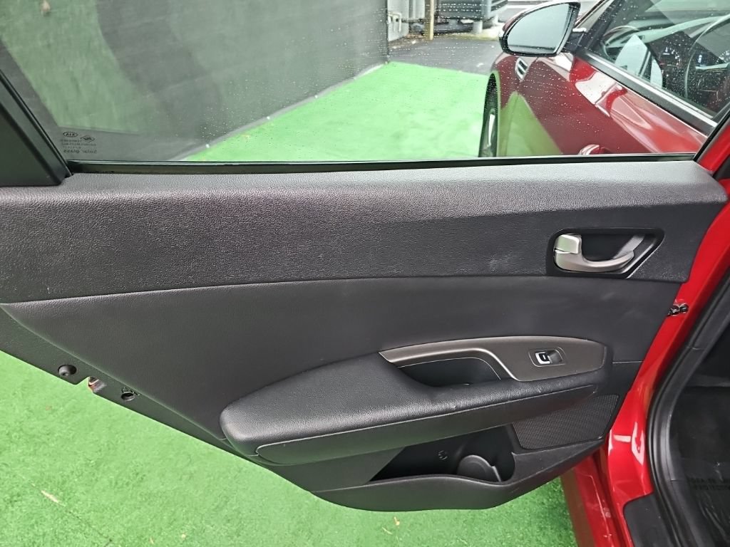 Used 2017 Kia Optima LX FWD image 35