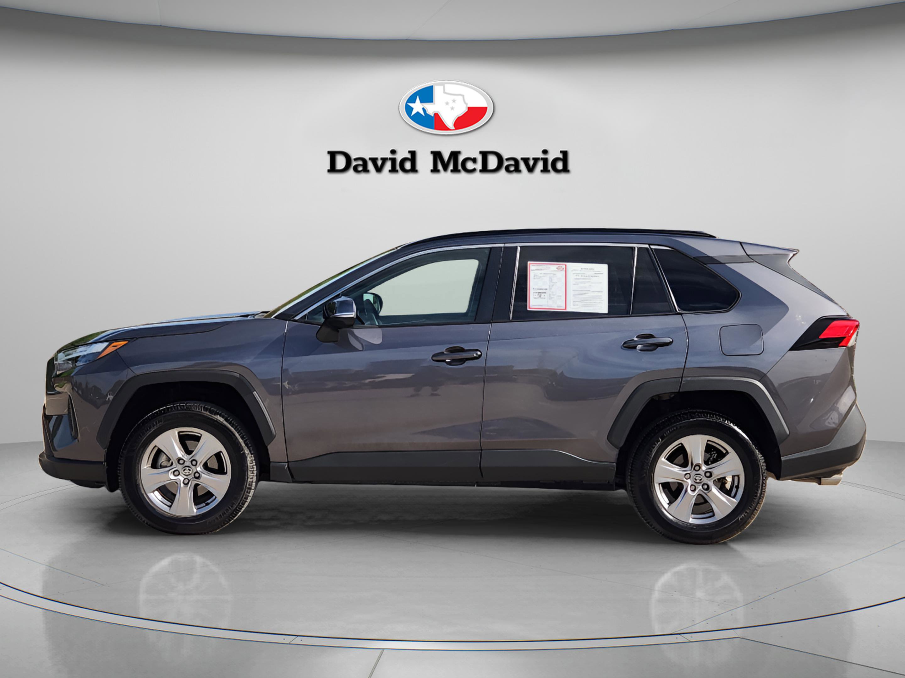 Used 2022 Toyota RAV4 XLE AWD/4WD image 2
