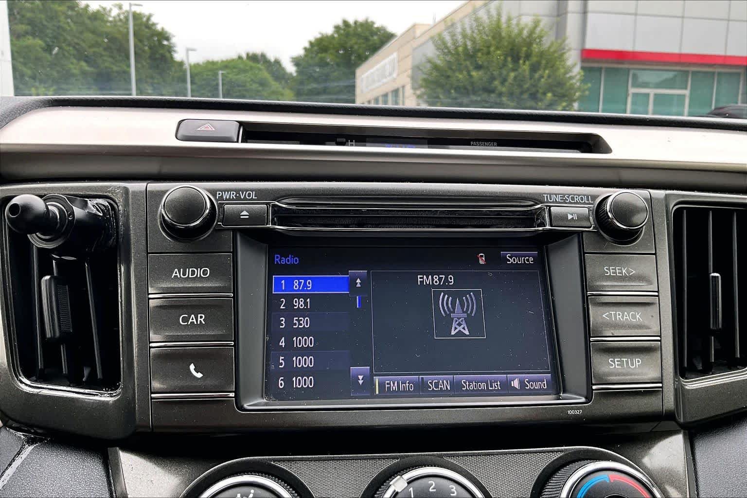 Used 2015 Toyota RAV4 LE FWD image 32