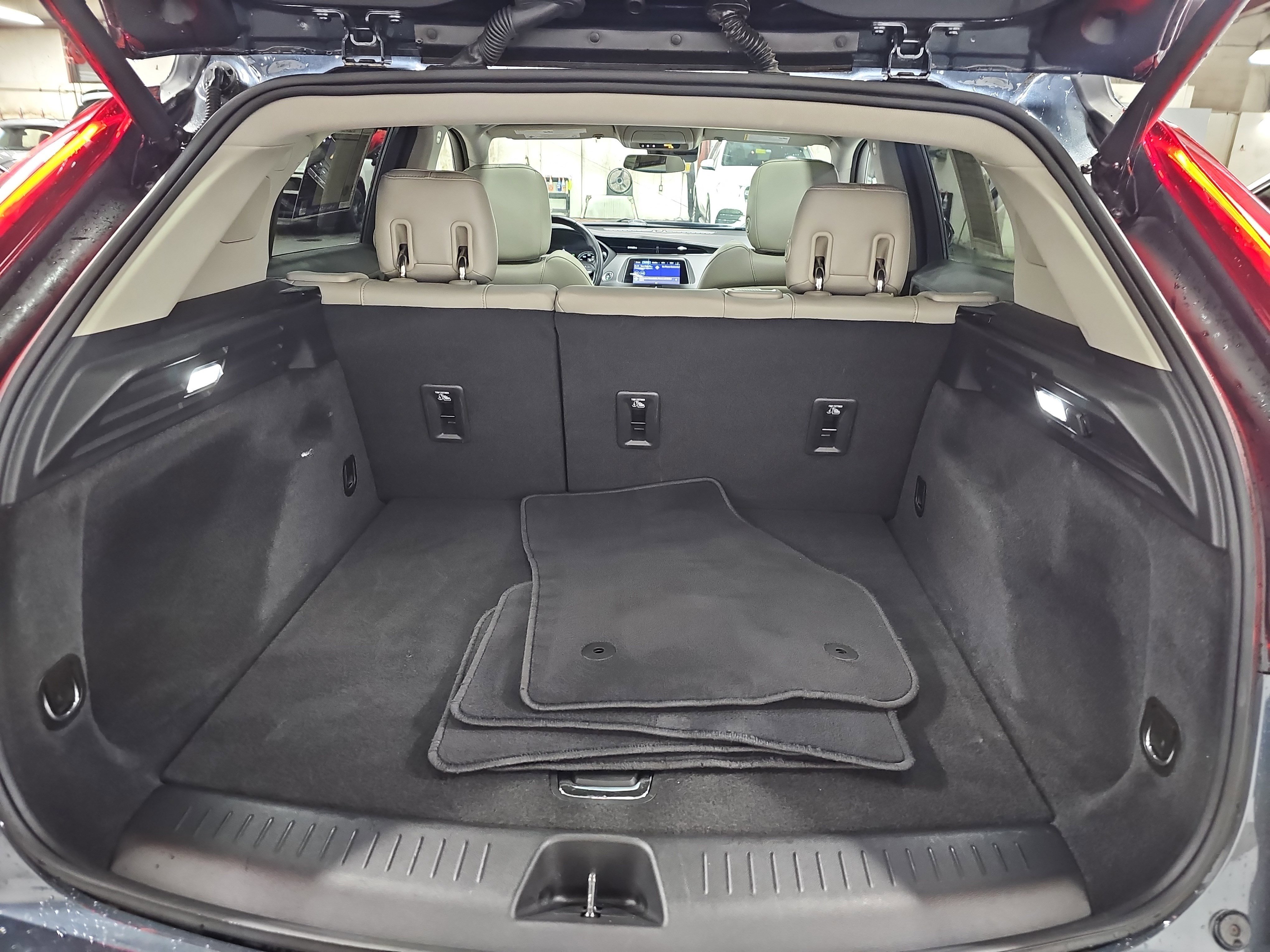 Used 2021 Cadillac XT4 Luxury w/ Cold Weather Package image 14