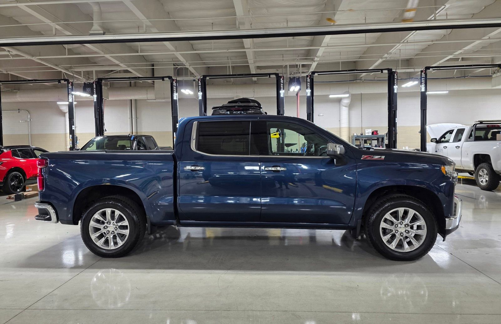 Used 2019 Chevrolet Silverado 1500 LTZ w/ LTZ Convenience Package AWD/4WD image 8