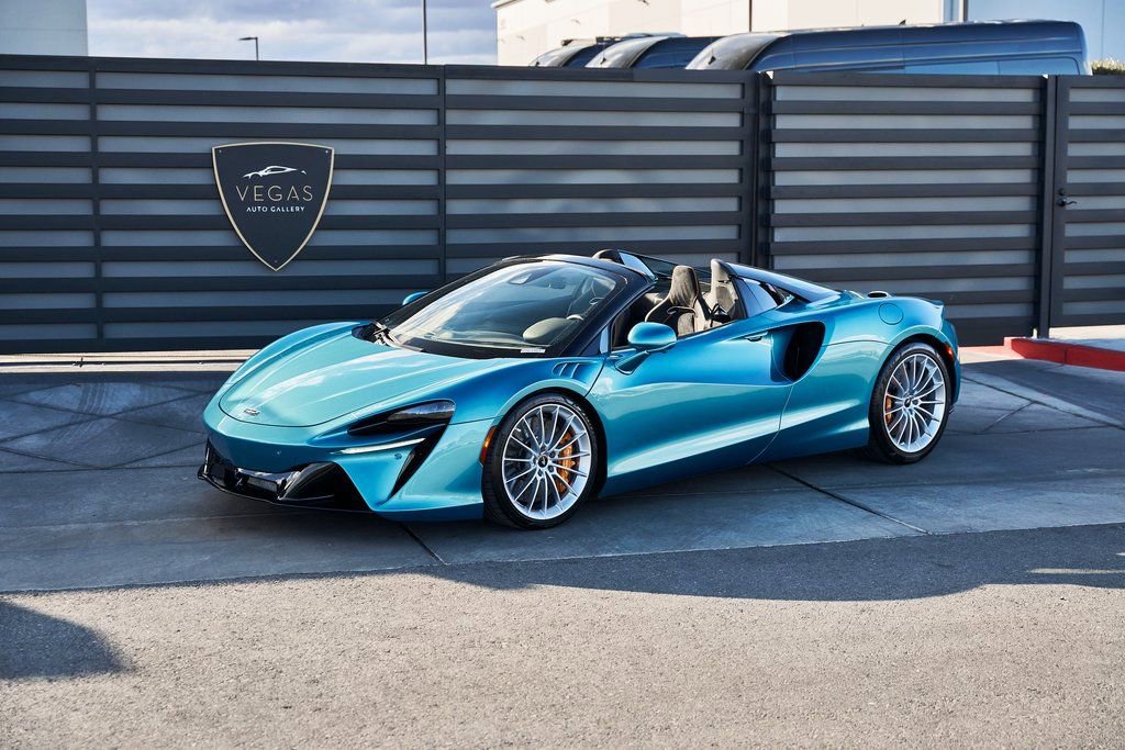 Used 2025 McLaren Artura Spider image 15