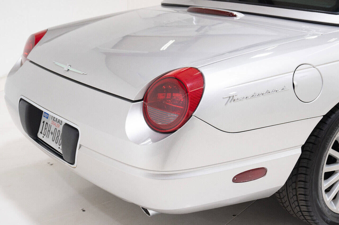 Used 2005 Ford Thunderbird Deluxe image 20