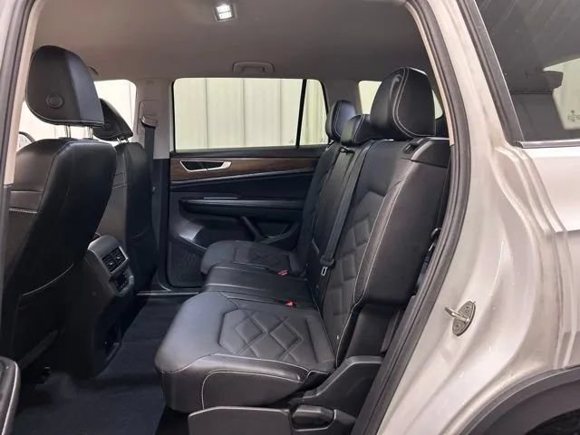 Used 2024 Volkswagen Atlas SE AWD/4WD image 13
