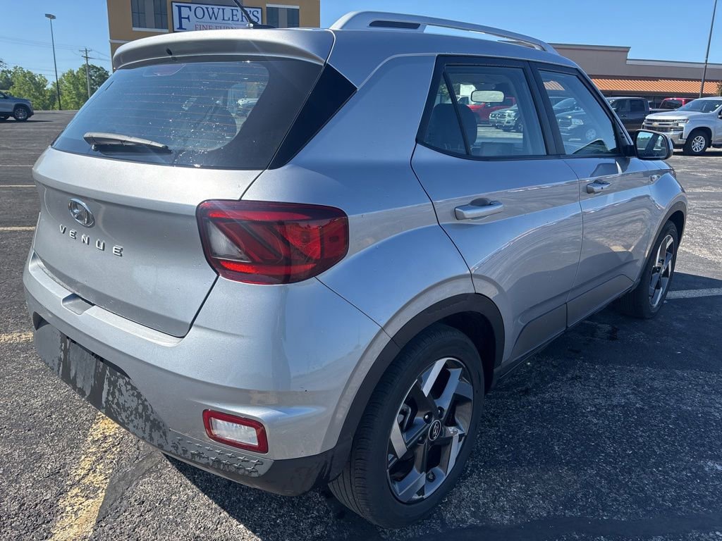 Used 2025 Hyundai Venue SEL FWD image 5