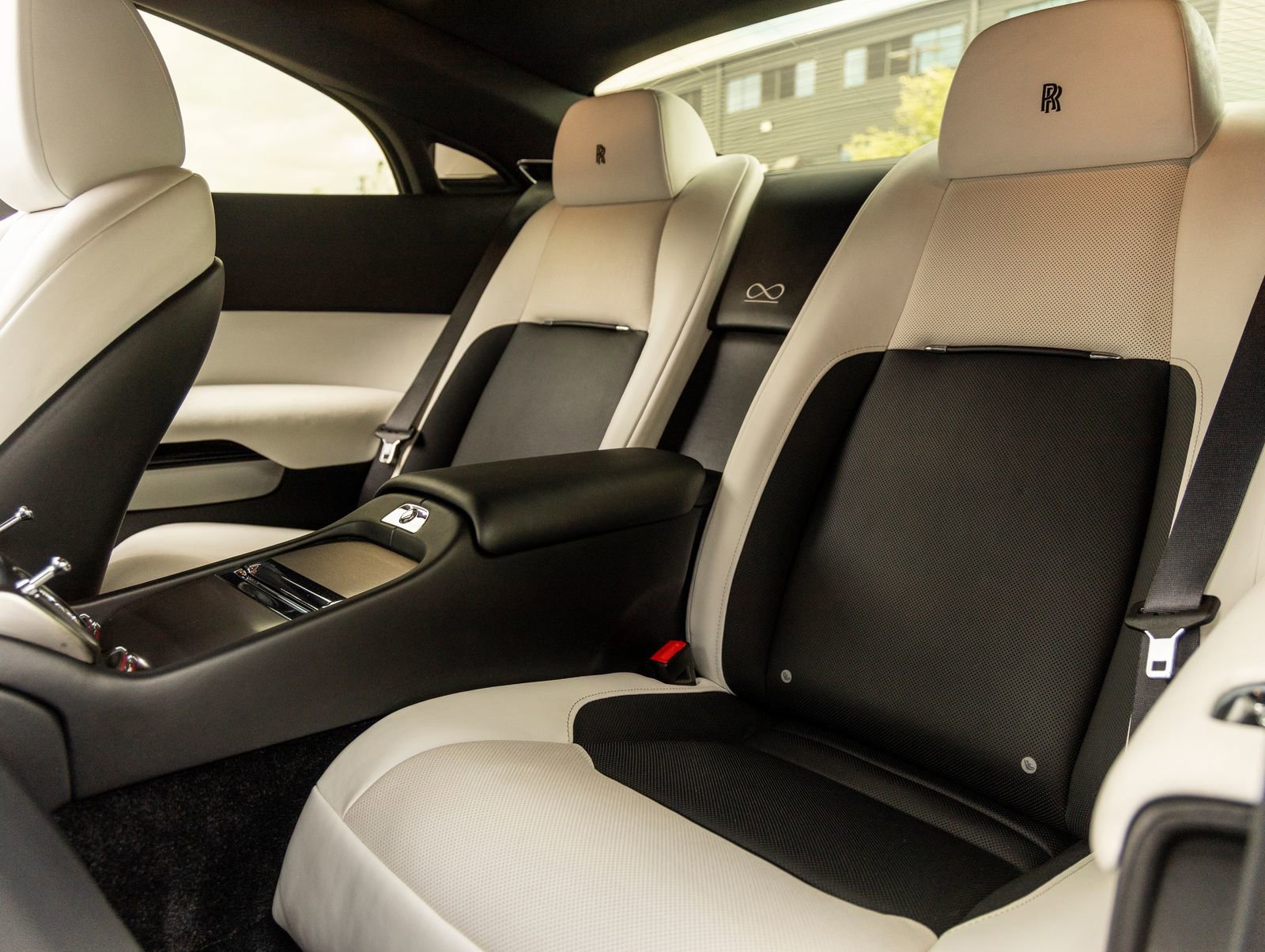 Used 2018 Rolls-Royce Wraith image 46