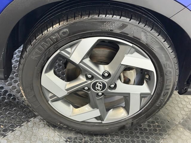 Used 2023 Hyundai Venue Limited FWD image 13