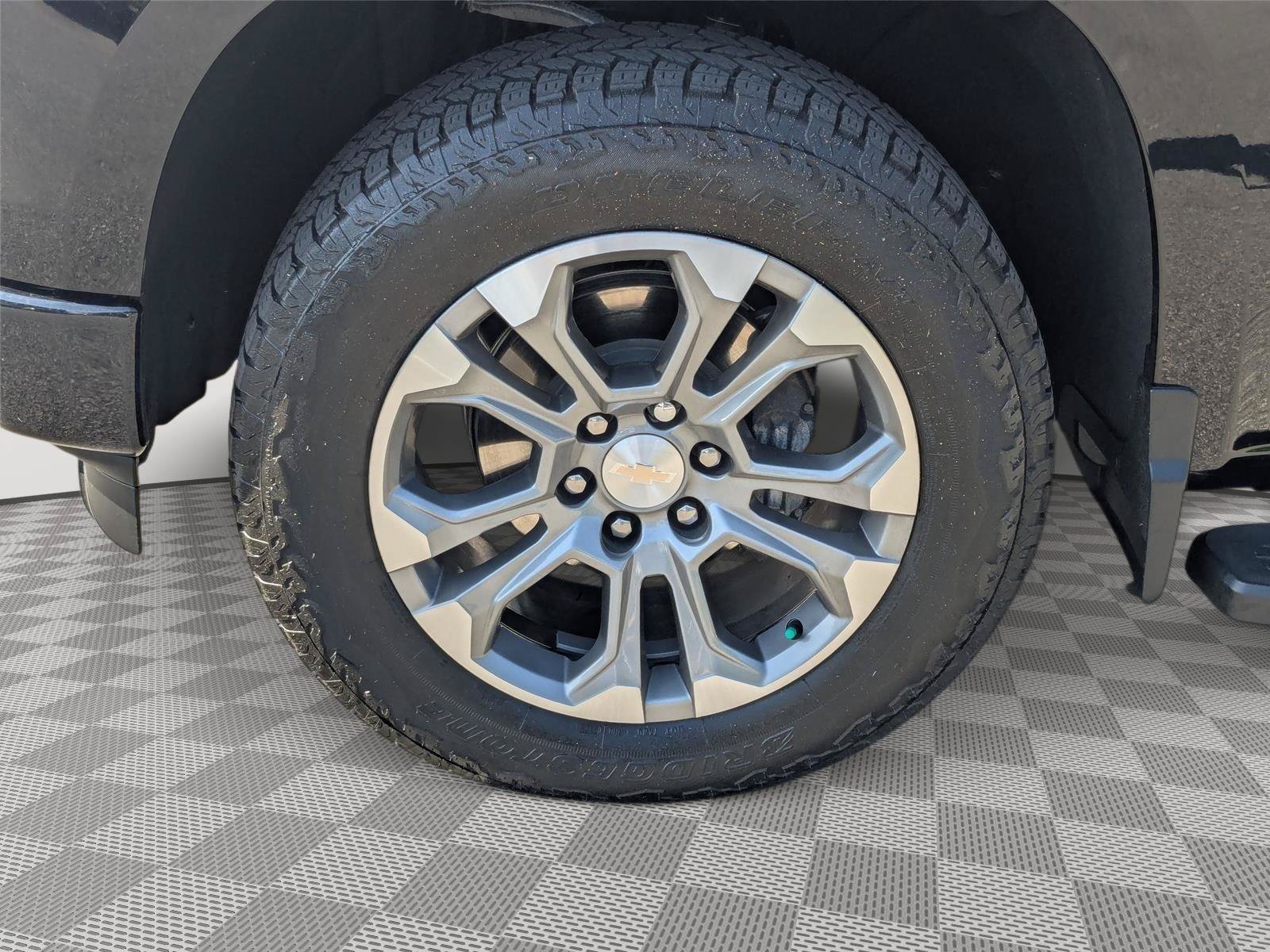 Used 2024 Chevrolet Silverado 1500 High Country w/ Technology Package AWD/4WD image 9