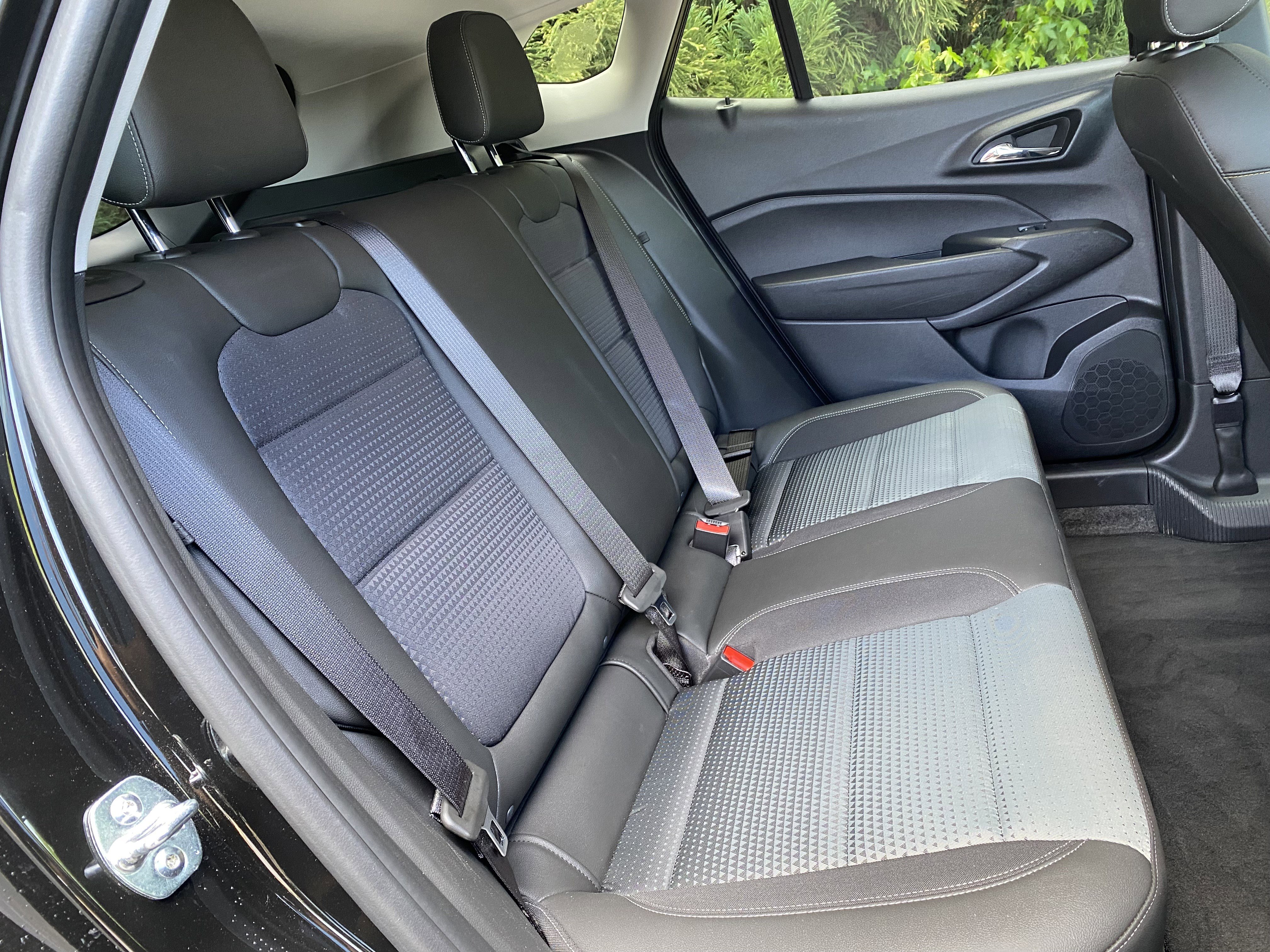 Used 2026 Chevrolet Trax LT w/ LPO, Blackout Package FWD image 34