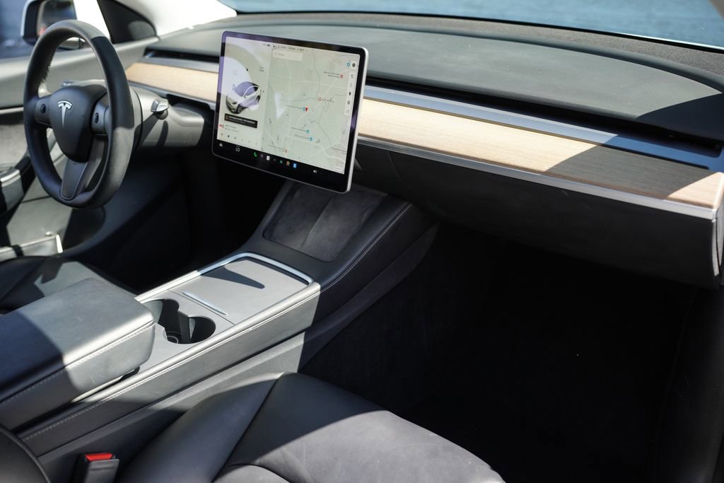 Used 2021 Tesla Model Y Long Range image 22