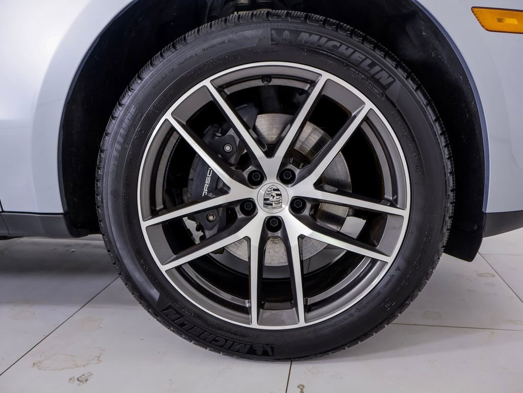 Certified 2025 Porsche Macan AWD/4WD image 16