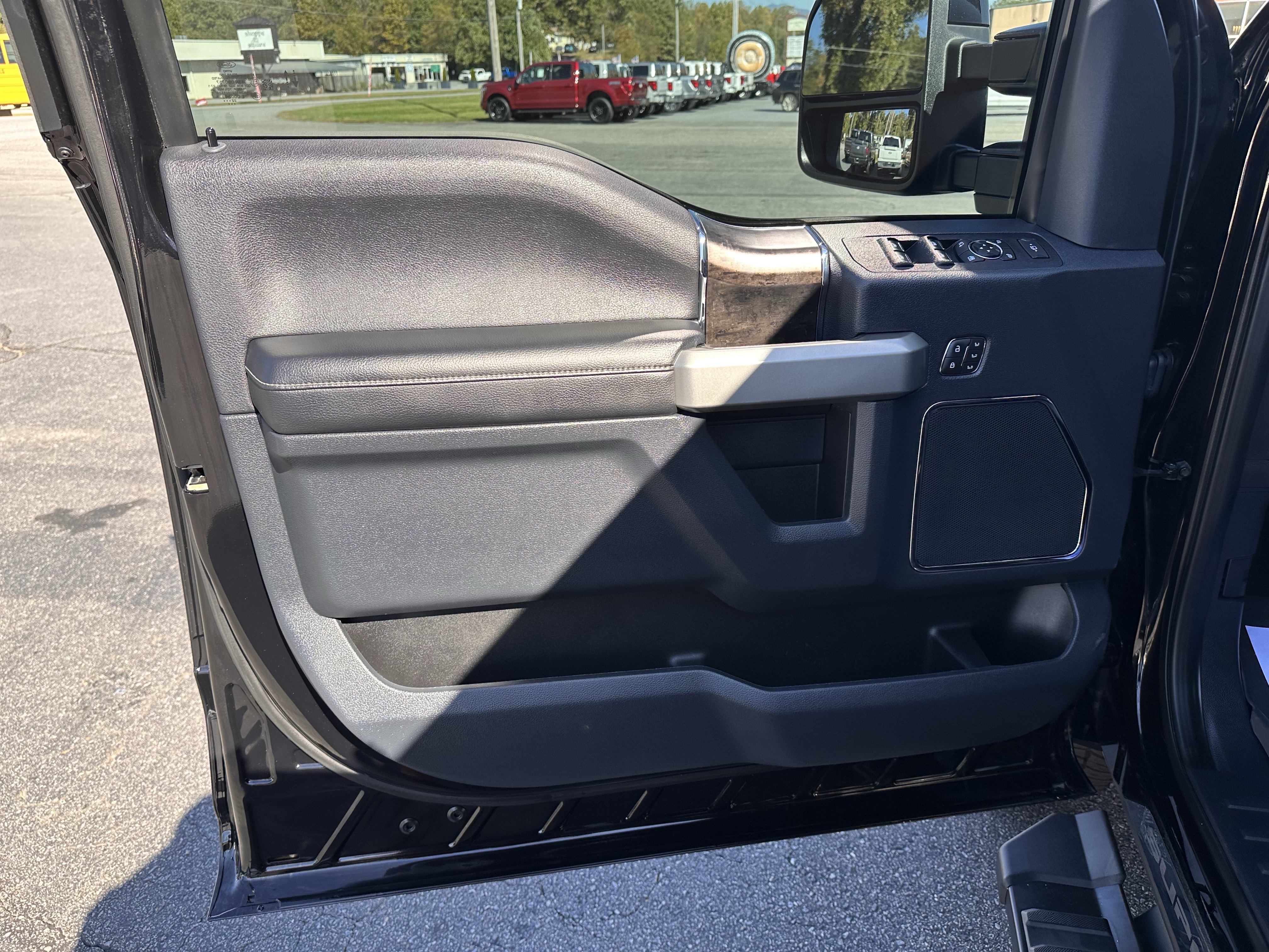 Certified 2022 Ford F350 Lariat w/ Lariat Ultimate Package AWD/4WD image 10
