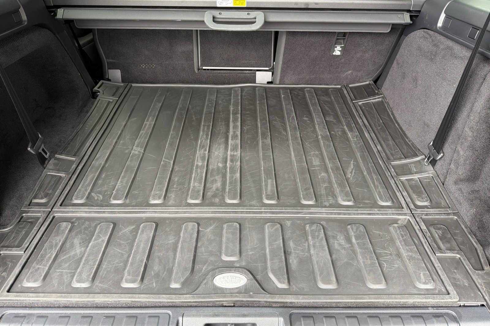 Certified 2025 Land Rover Discovery S AWD/4WD image 27