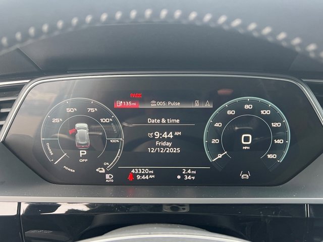 Used 2021 Audi e-tron Premium w/ Convenience Plus Package image 28