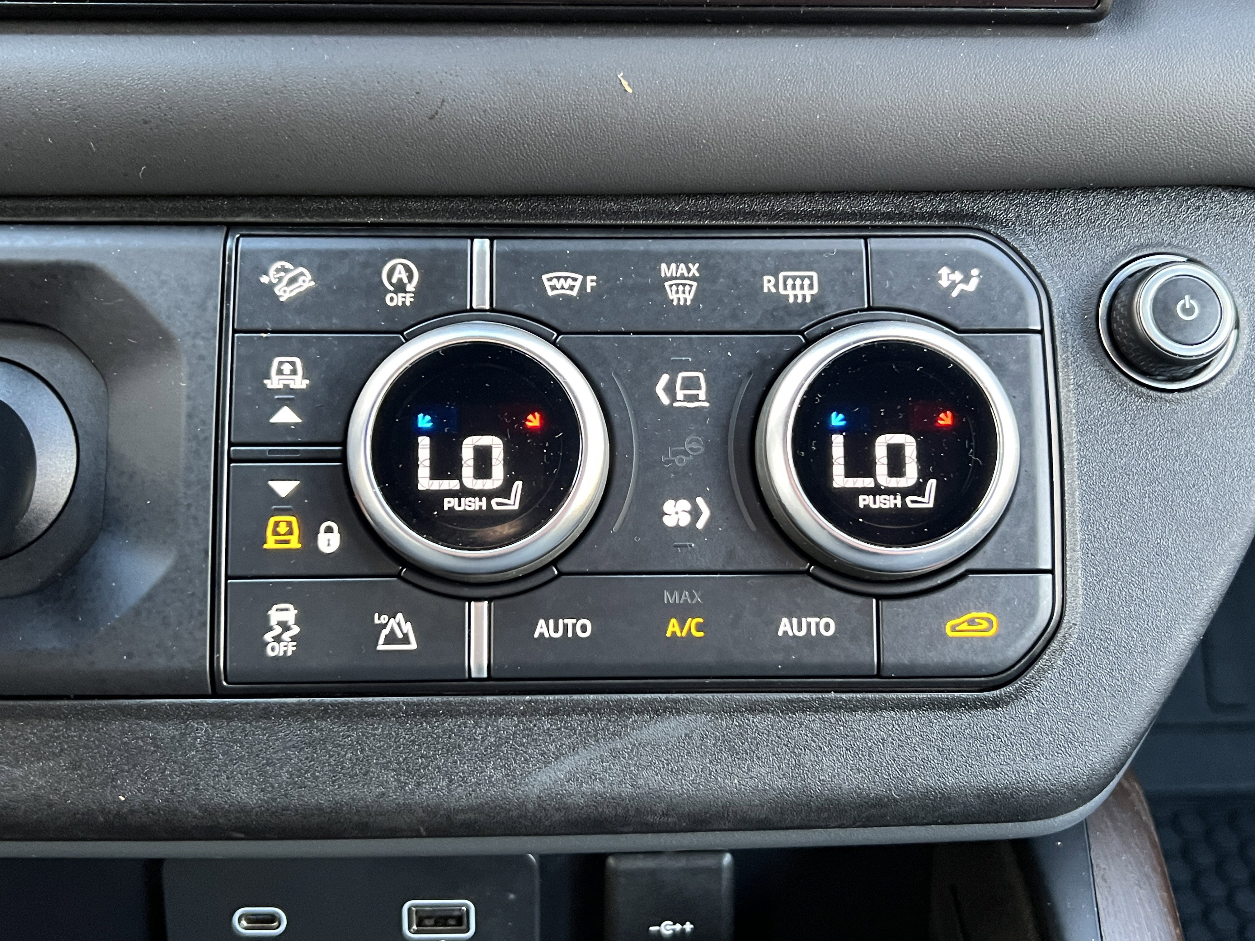 Used 2023 Land Rover Defender 130 X image 31