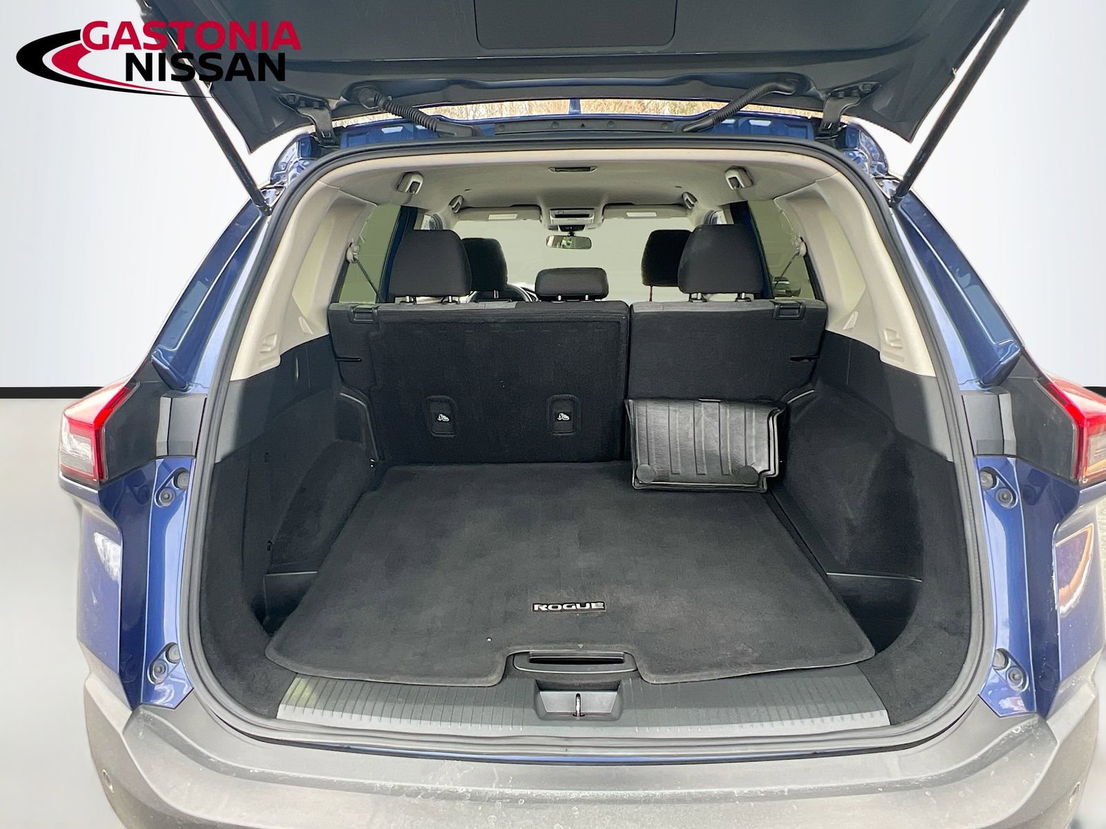 Used 2023 Nissan Rogue SV image 33