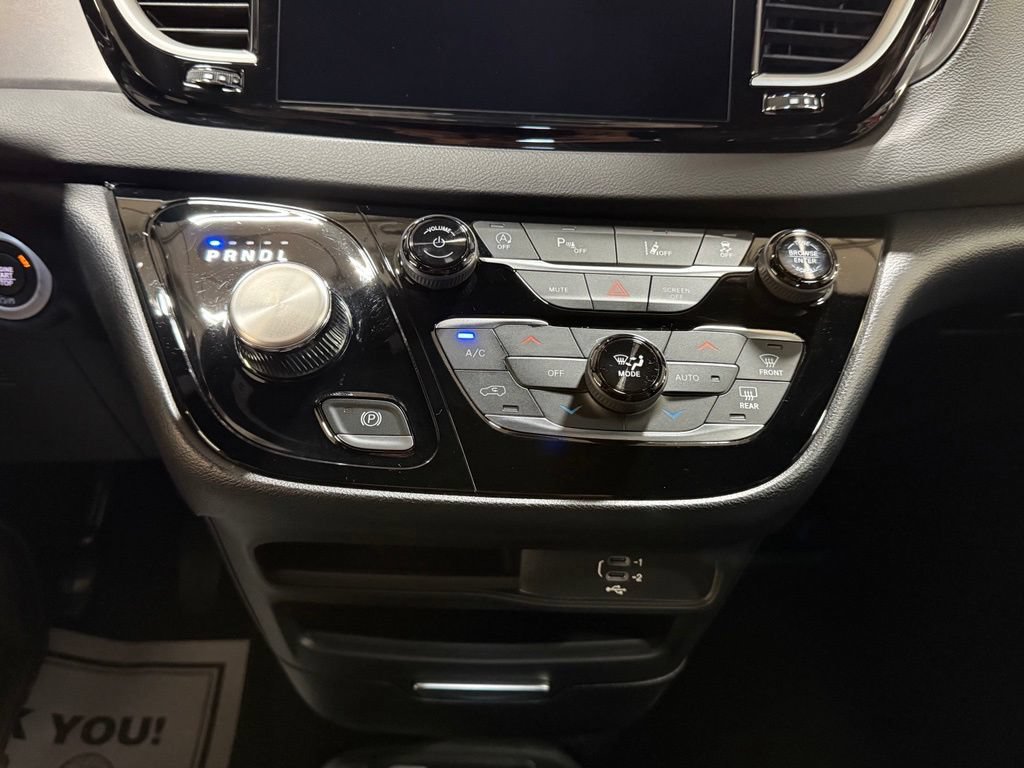 Used 2026 Chrysler Pacifica Select FWD image 17