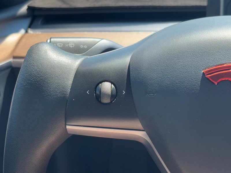 Used 2024 Tesla Model Y Long Range AWD/4WD image 19