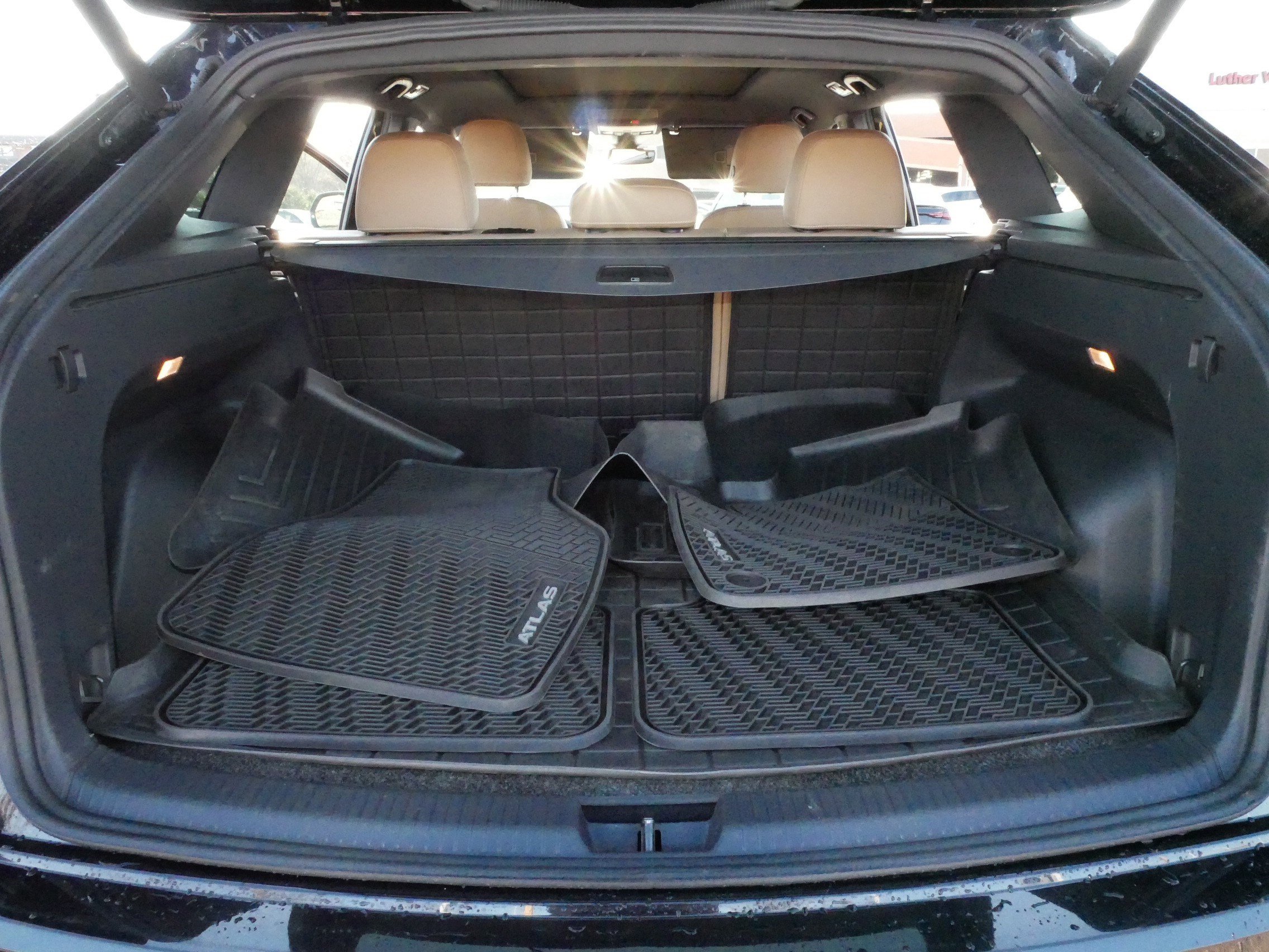 Certified 2020 Volkswagen Atlas Cross Sport SEL R-Line AWD/4WD image 18