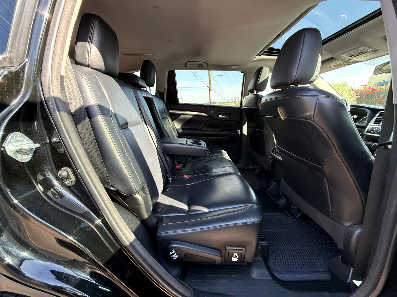 Used 2015 Toyota Highlander XLE image 12