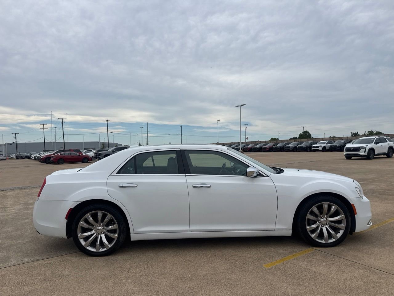 Used 2020 Chrysler 300 Limited RWD image 25