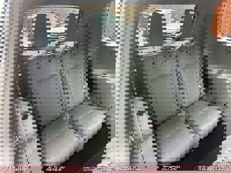 Used 2012 Toyota Highlander SE w/ Tow Pkg image 28