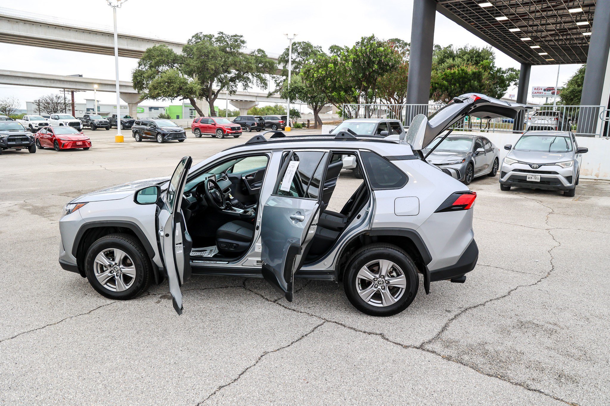 Certified 2025 Toyota RAV4 XLE FWD image 11