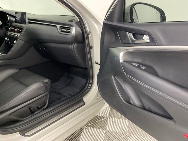 Used 2025 Genesis G70 2.5T image 13