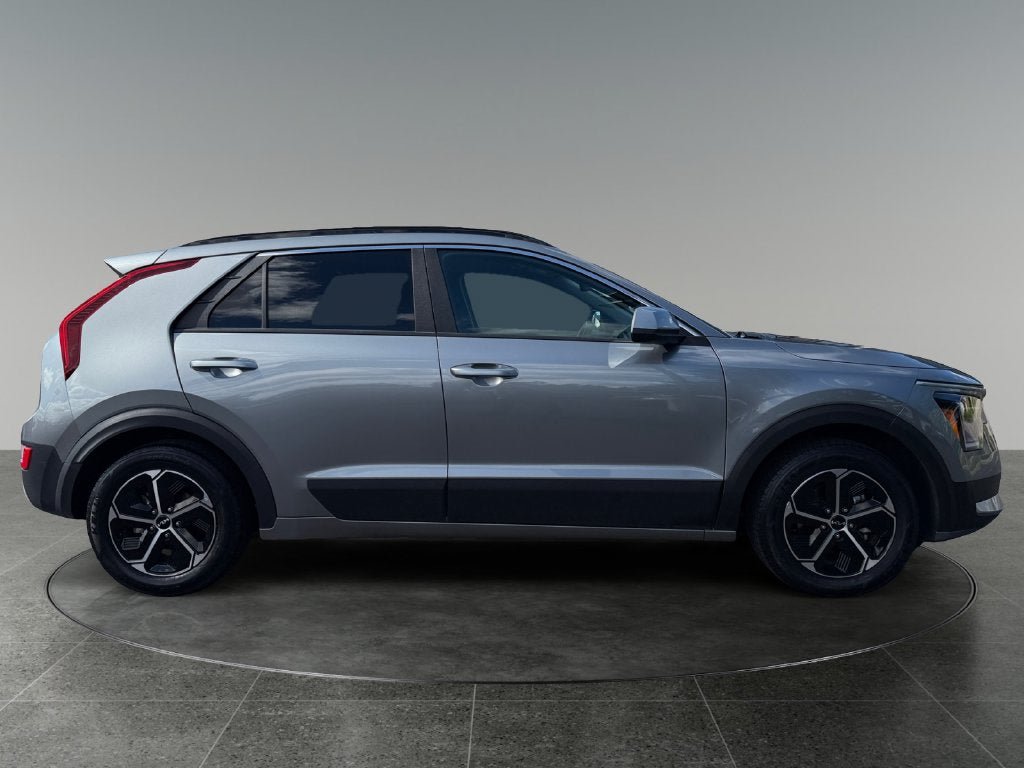 Used 2025 Kia Niro LX FWD image 10