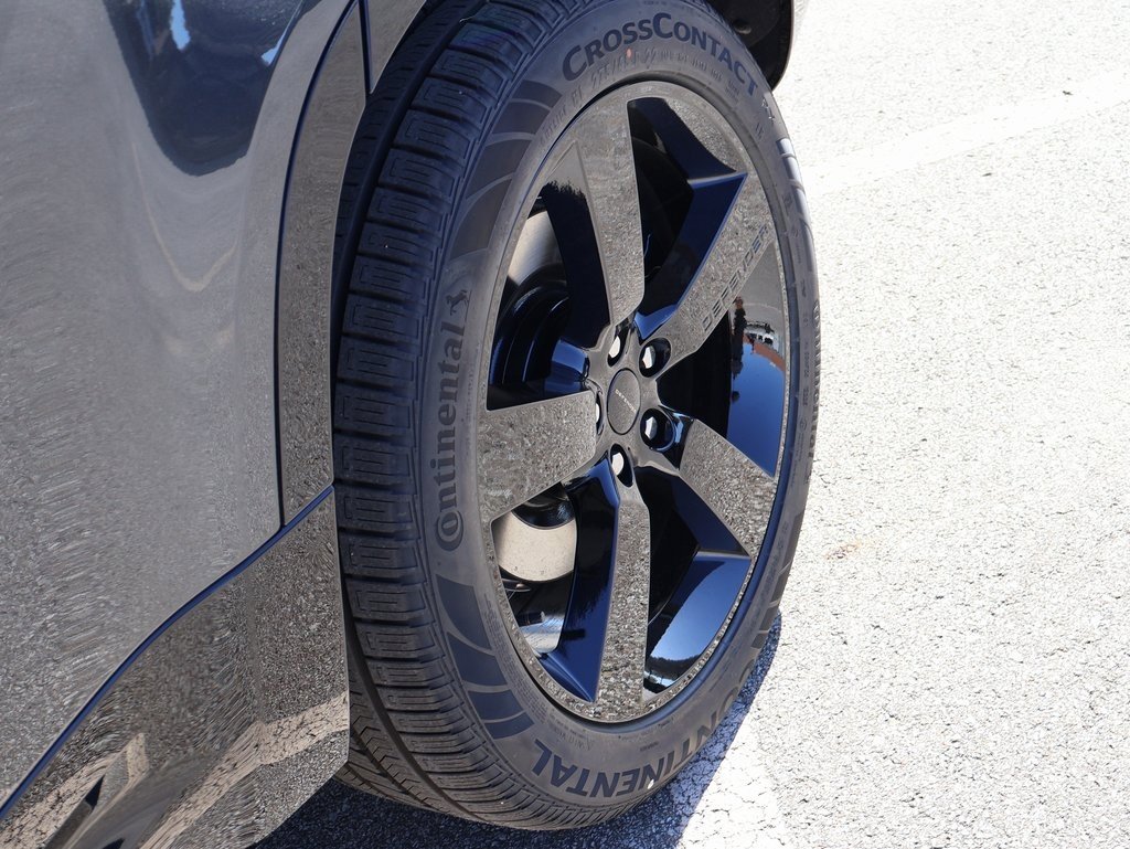 New 2026 Land Rover Defender 130 V8 image 39