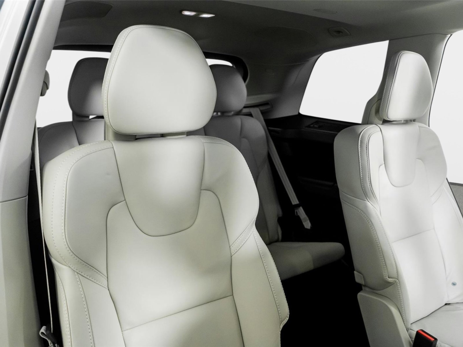 Used 2025 Volvo XC90 B6 Ultra w/ Protection Package Premier image 30