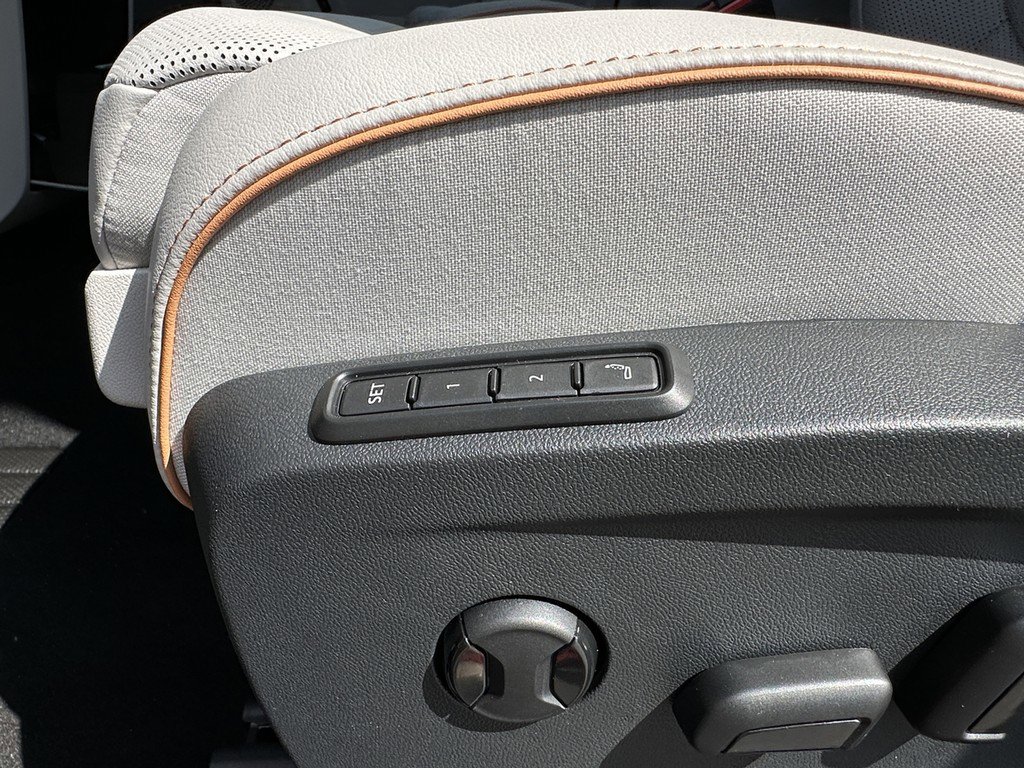 New 2025 Volkswagen ID. Buzz 1st Edition image 24