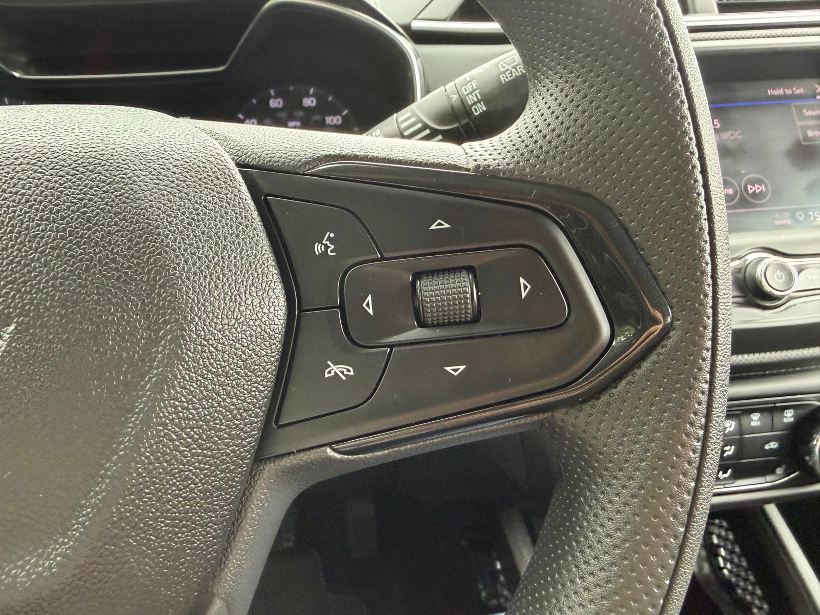 Used 2023 Chevrolet TrailBlazer LT FWD image 21