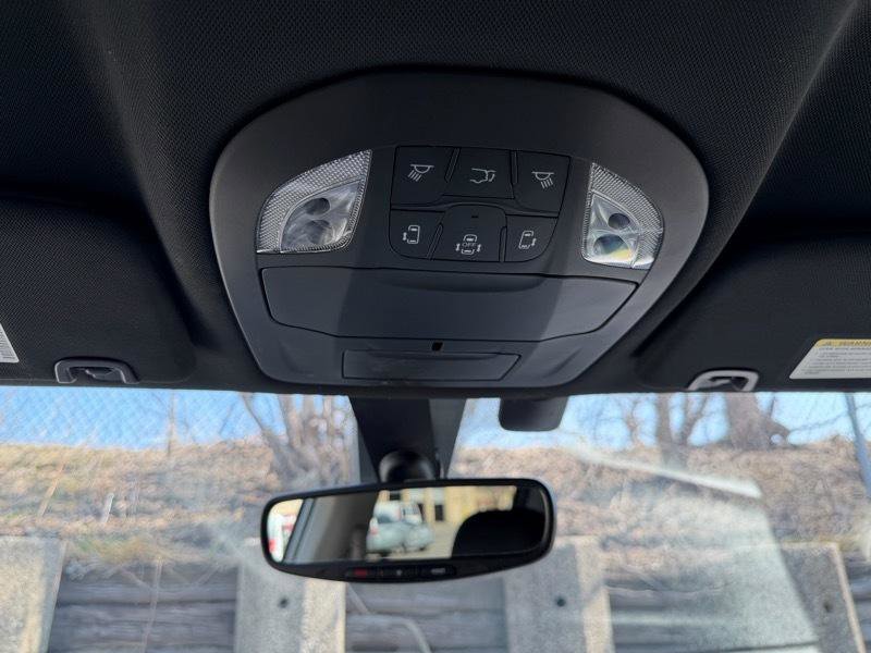 Used 2020 Chrysler Pacifica Touring-L FWD image 20