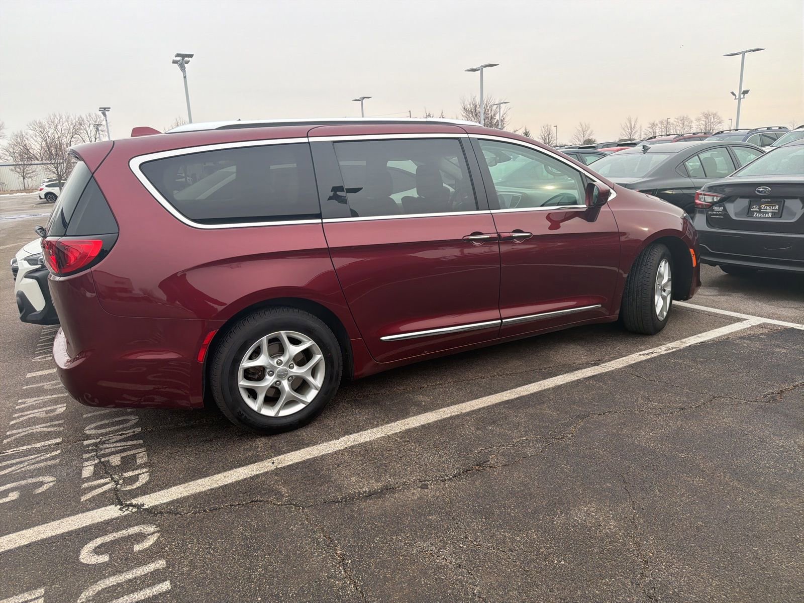 Used 2018 Chrysler Pacifica Touring-L Plus w/ Tire & Wheel Group image 8