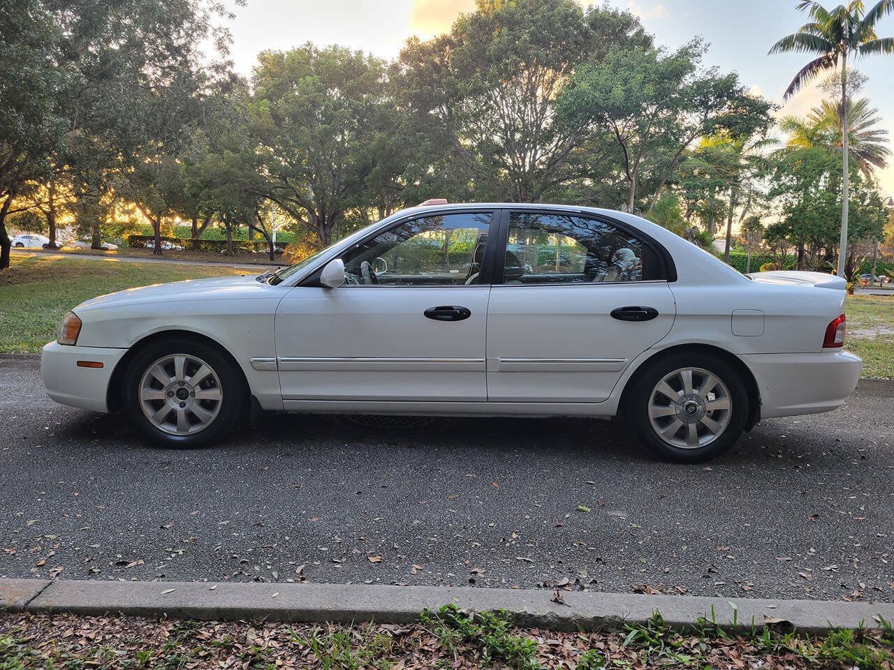 Used 2004 Kia Optima FWD image 4