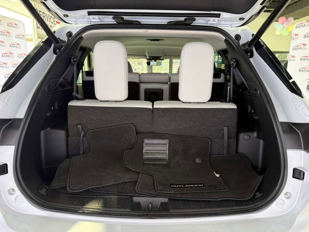 Used 2025 Mitsubishi Outlander Trail Edition image 42