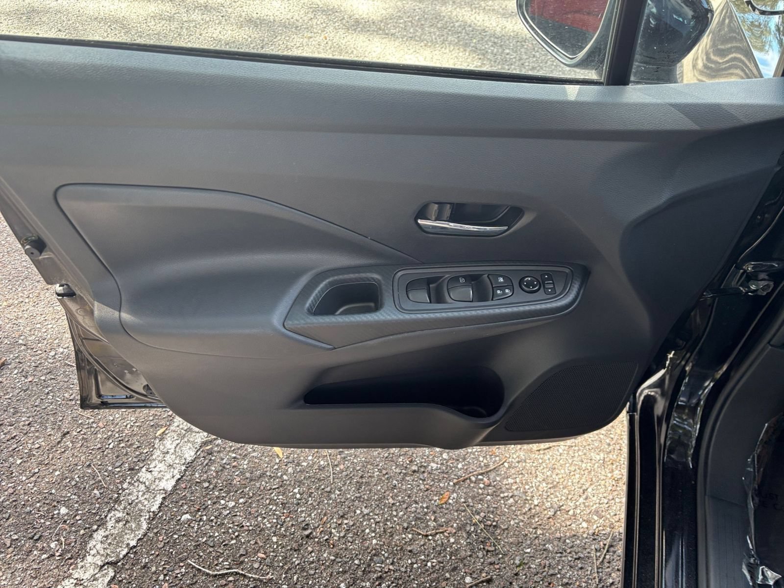 Used 2025 Nissan Versa SV FWD image 18