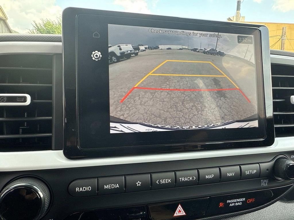 Used 2024 Hyundai Venue Limited image 21